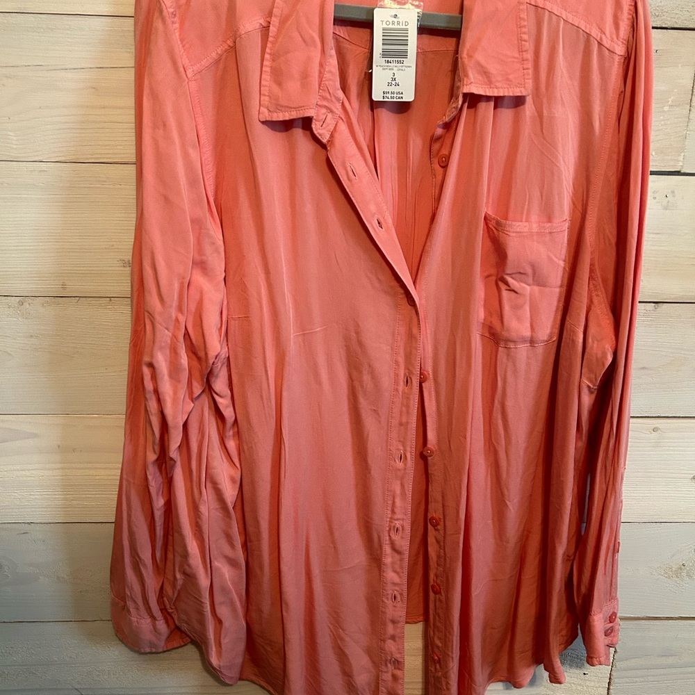 Torrid coral button up size 3, NWT